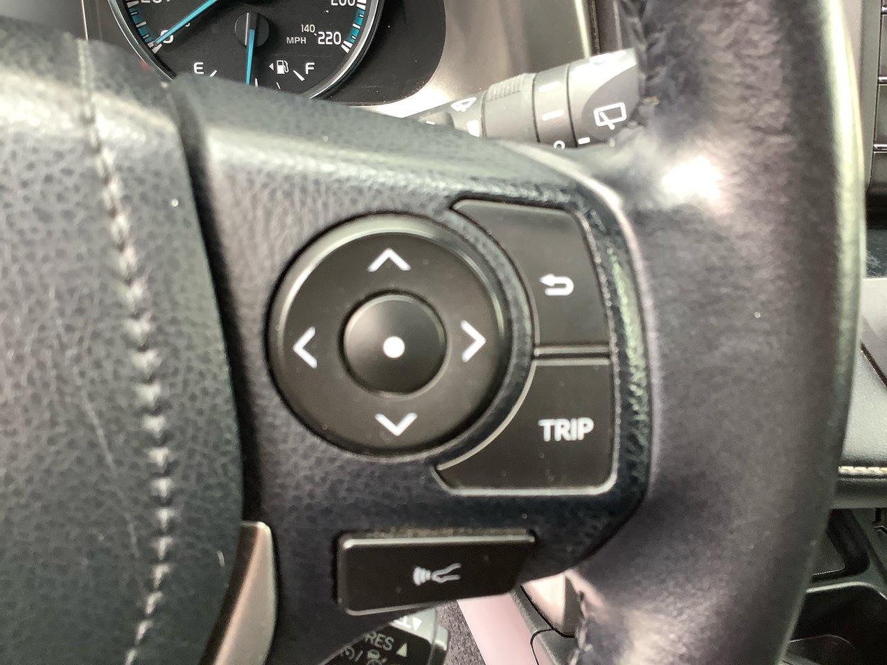 2017 Toyota RAV4 XLE HYBRID Photo