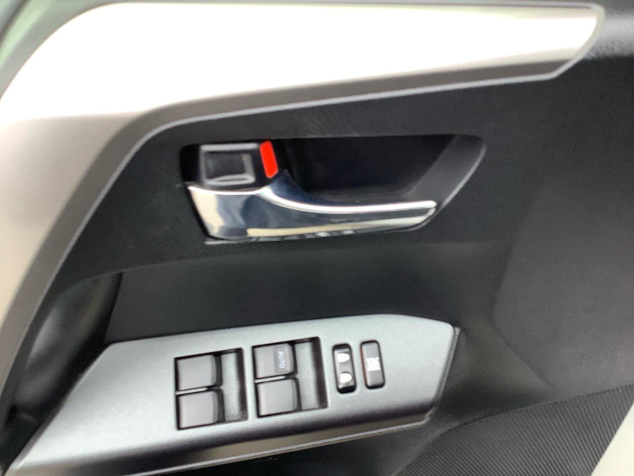 2017 Toyota RAV4 XLE HYBRID Photo