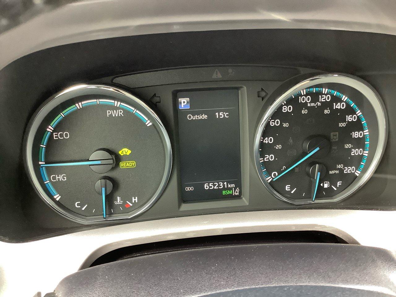 2017 Toyota RAV4 XLE HYBRID Photo