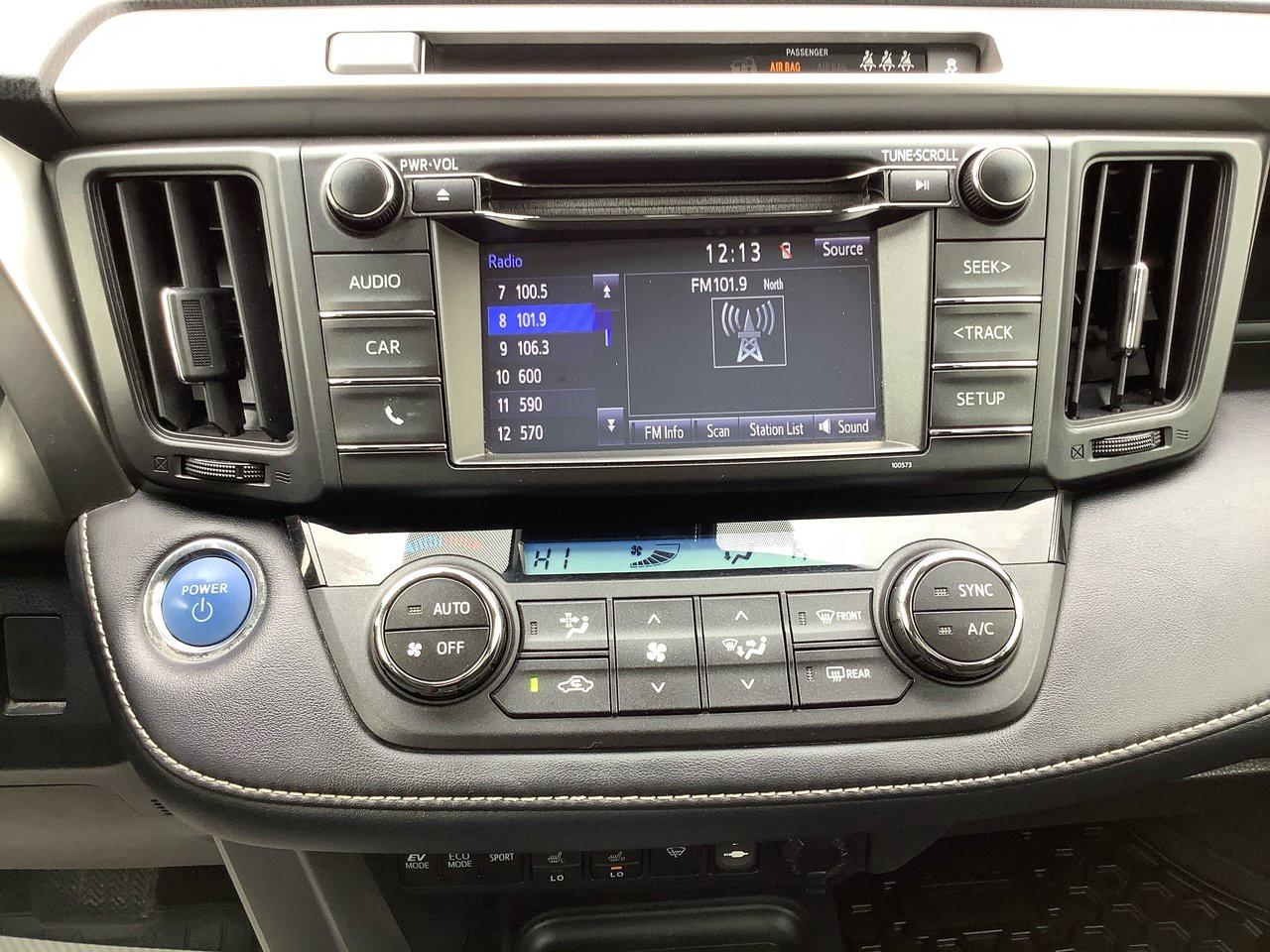 2017 Toyota RAV4 XLE HYBRID Photo