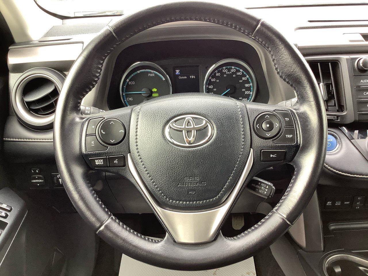 2017 Toyota RAV4 XLE HYBRID Photo