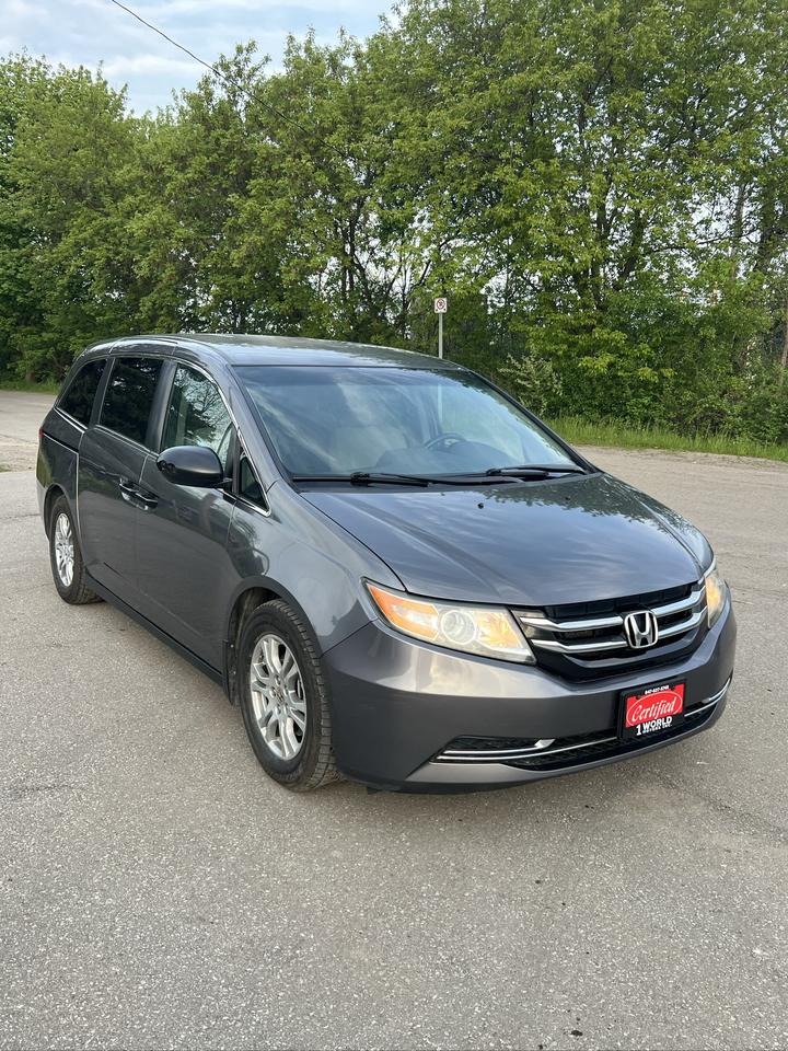 2014 Honda Odyssey SE Photo
