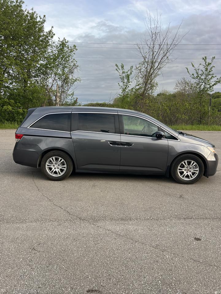 2014 Honda Odyssey SE Photo
