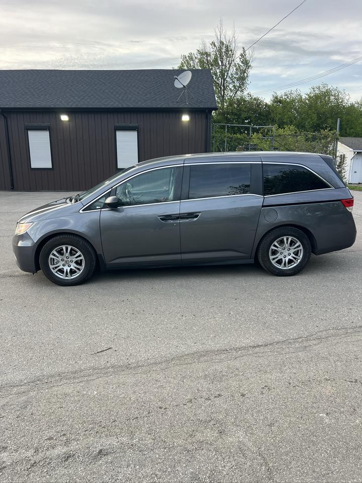 2014 Honda Odyssey SE Photo