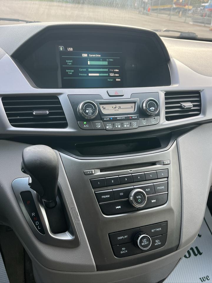2014 Honda Odyssey SE Photo