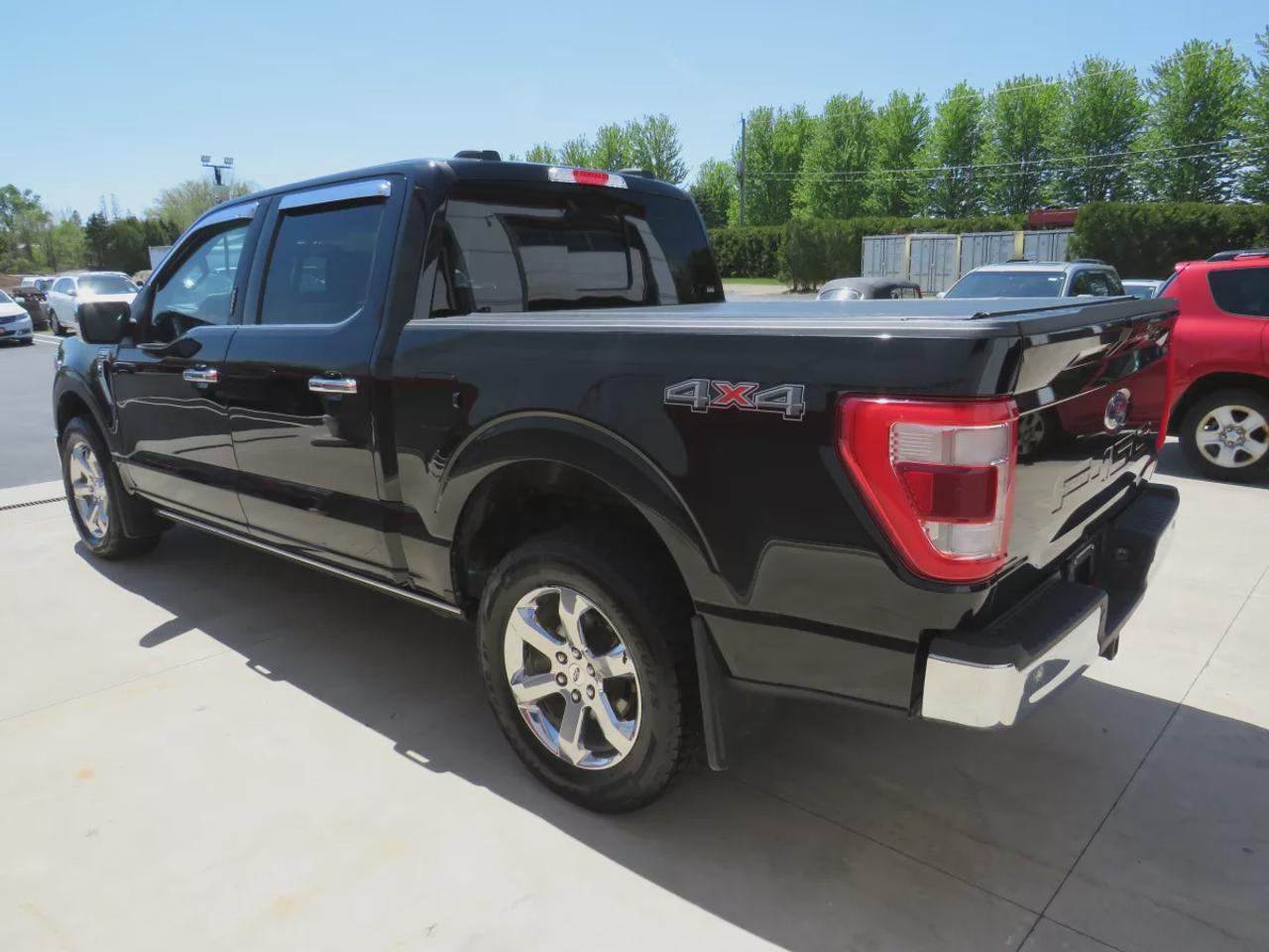 2021 Ford F-150 Lariat | Clean Carfax | 4WD | Tonneau Cover | Trailer Hitch | Leather | Power Seats | Navigation | Heated Seats | Photo2