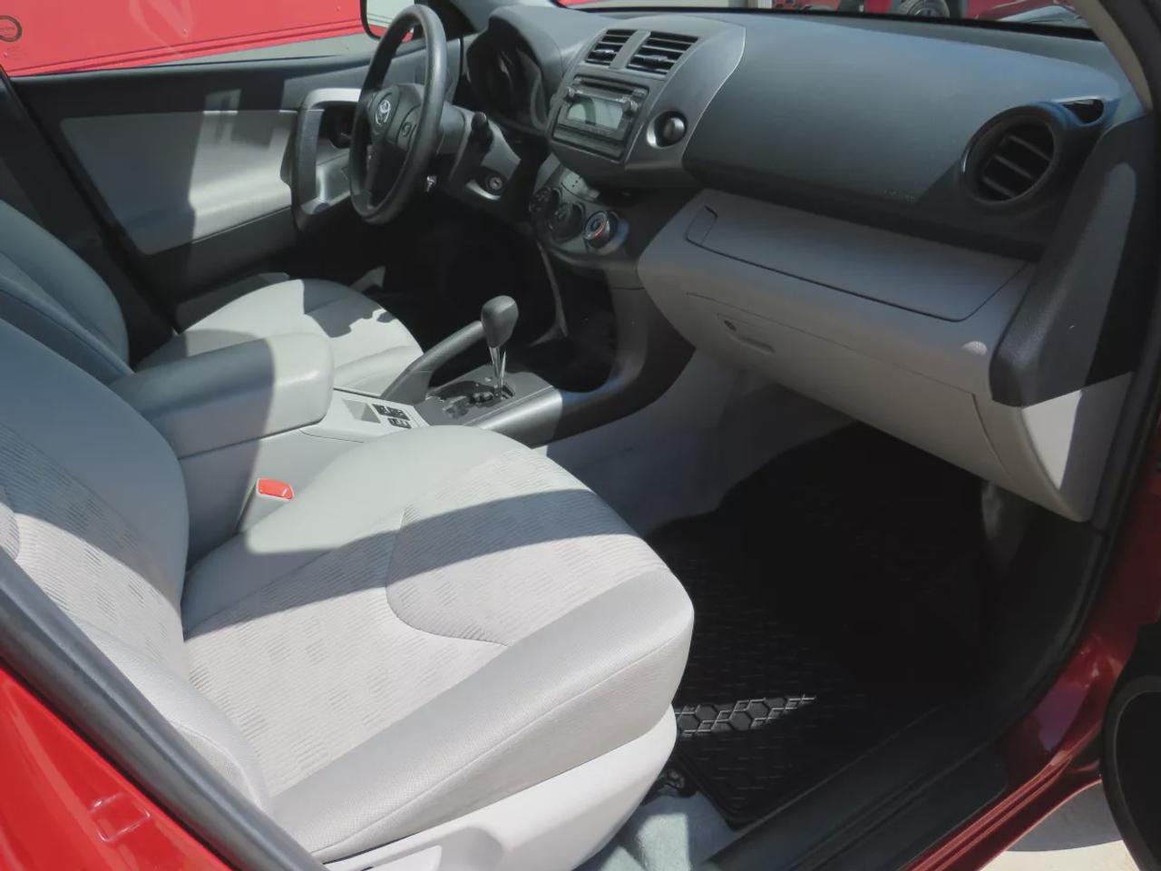 2012 Toyota RAV4 Base | LOW KM!! | Alloy Rims | Cruise Control | AC | CD Player | USB | AUX | Photo