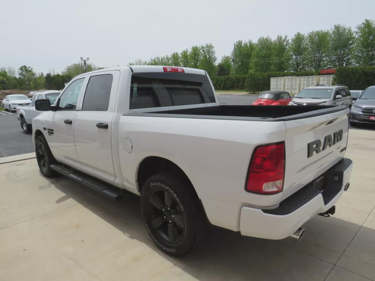 2021 RAM 1500 Classic EXPRESS Photo2