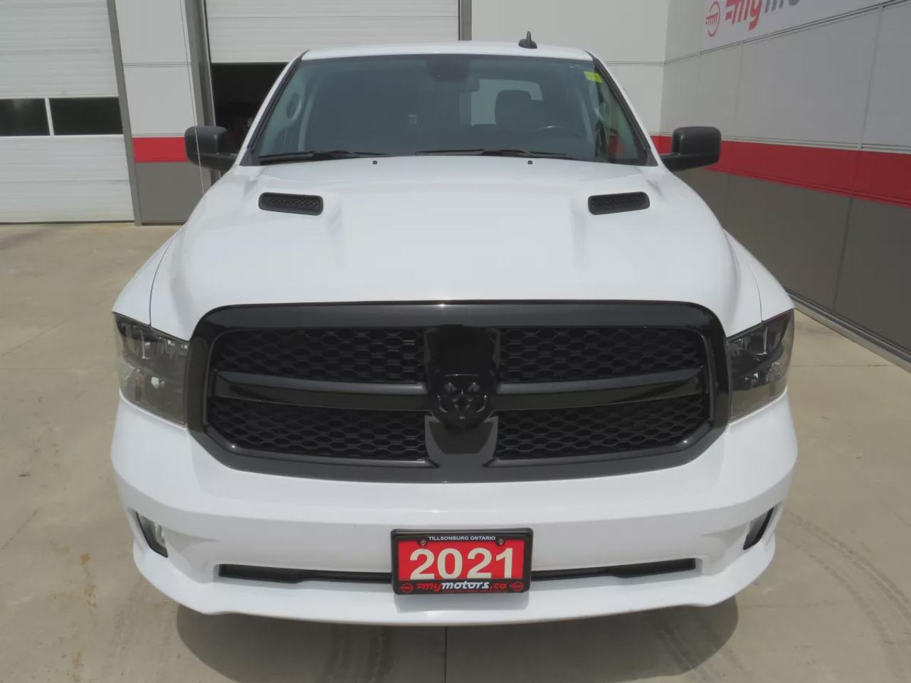 2021 RAM 1500 Classic EXPRESS Photo