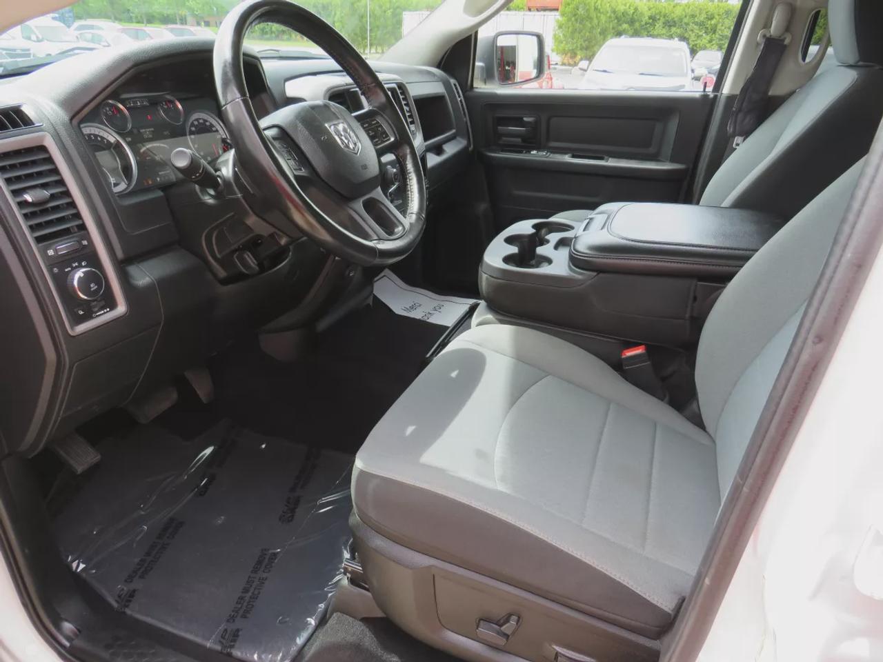 2021 RAM 1500 Classic EXPRESS Photo
