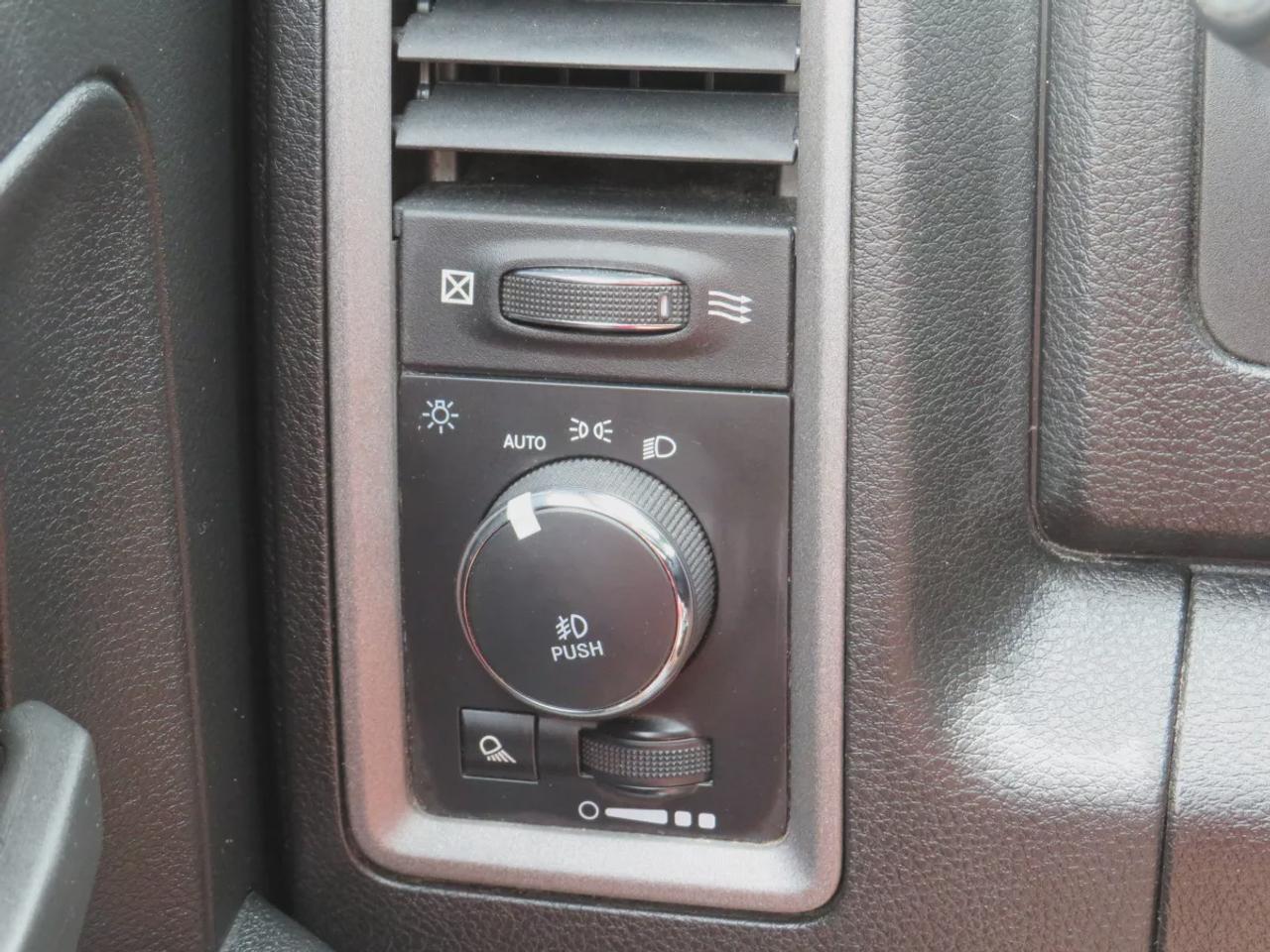 2021 RAM 1500 Classic EXPRESS Photo