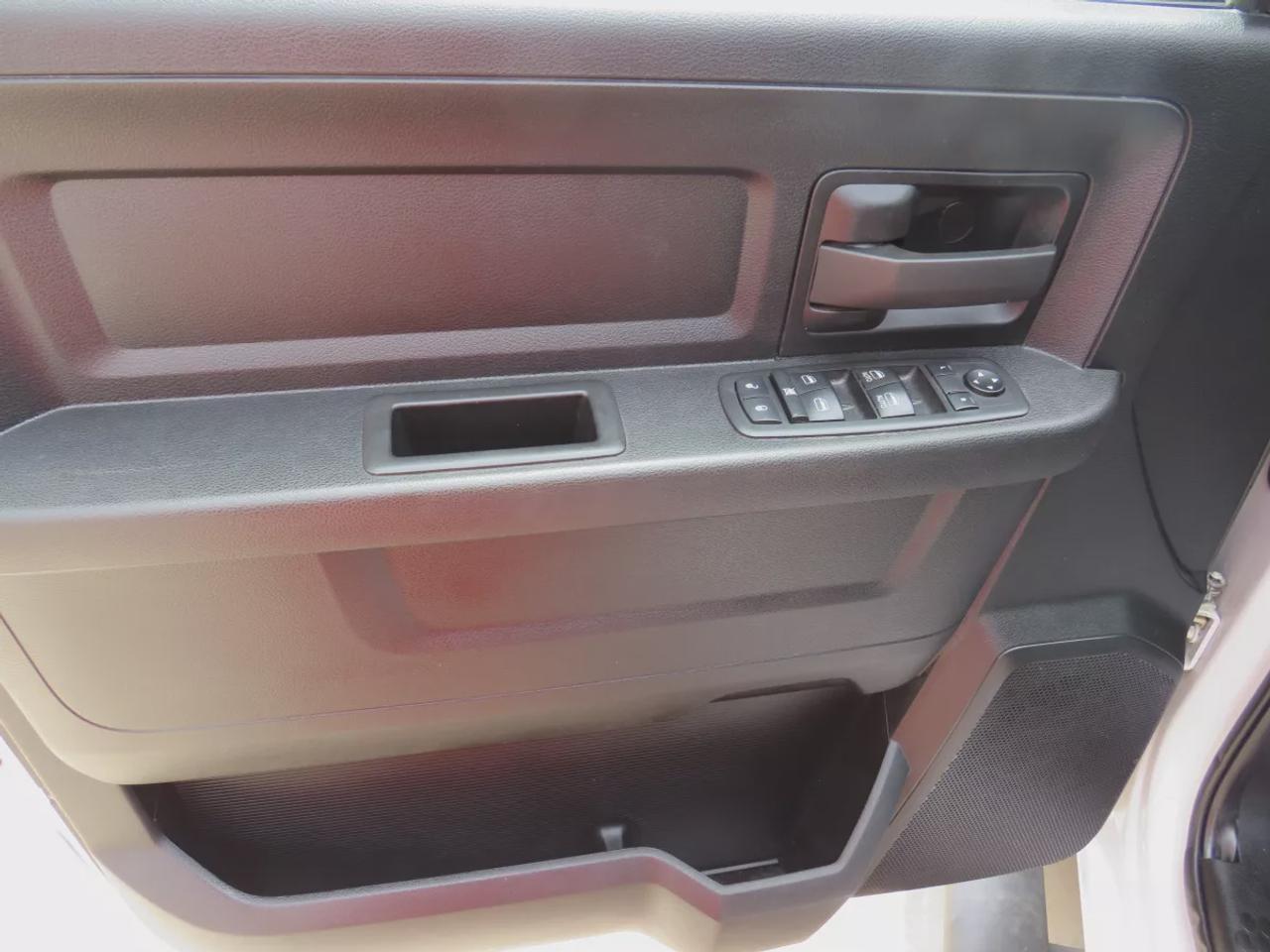 2021 RAM 1500 Classic EXPRESS Photo