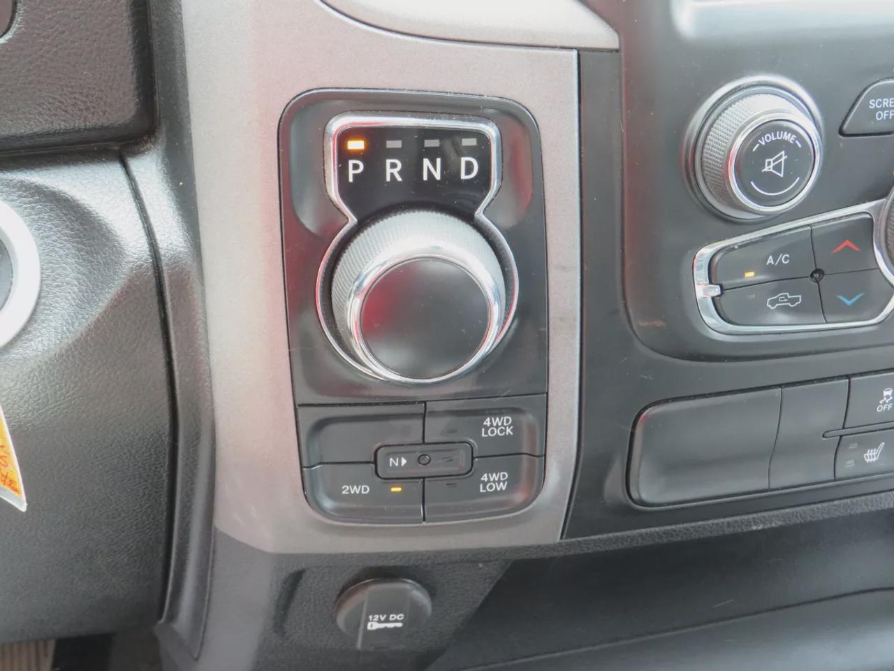 2021 RAM 1500 Classic EXPRESS Photo