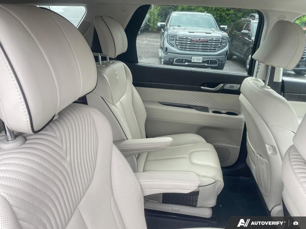 2023 Hyundai PALISADE Ultimate Calligraphy w/Beige 7-Passenger  ULTIMATE CALLIGRAPHY W/BEIGE INTERIOR Photo