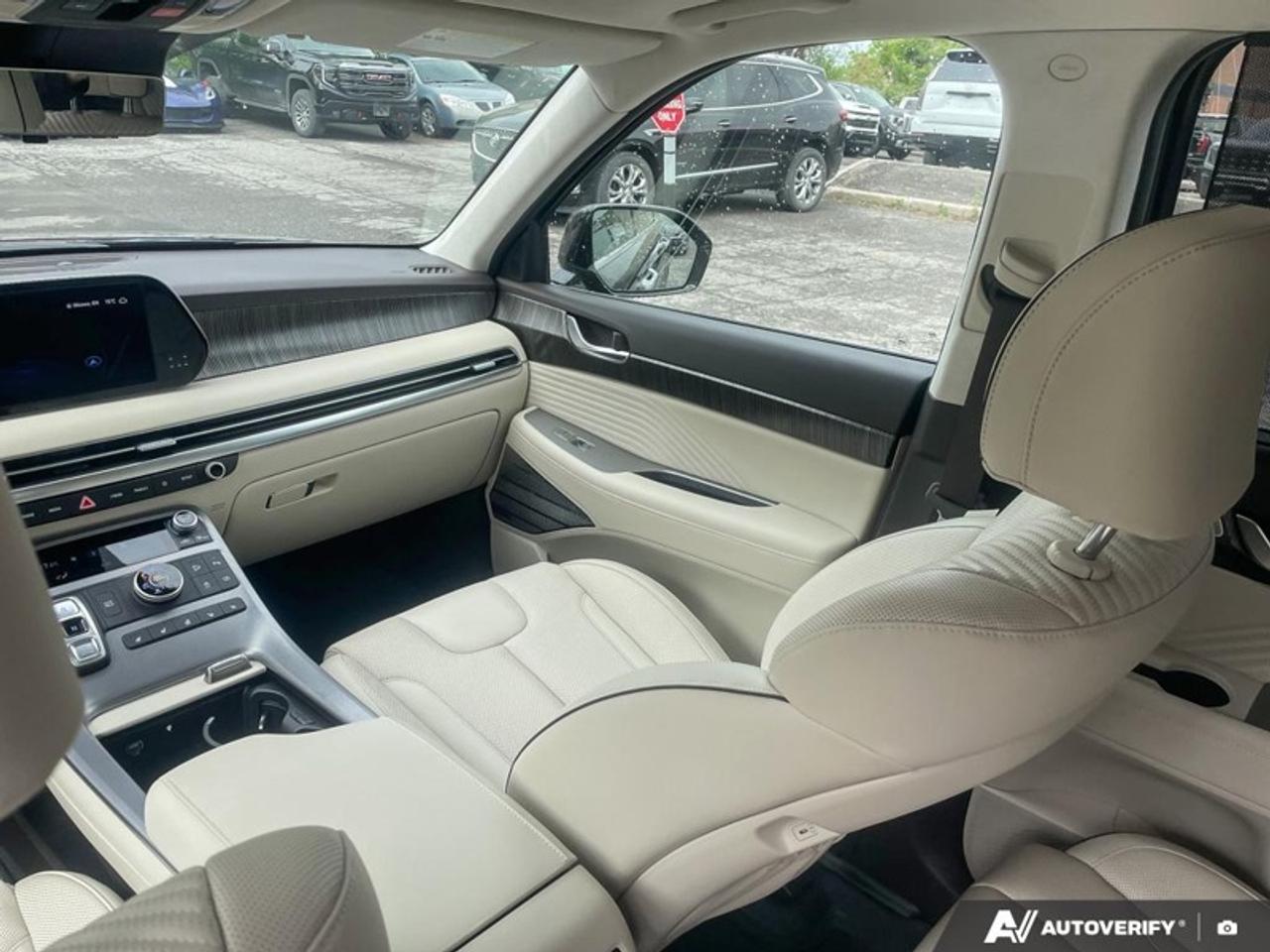 2023 Hyundai PALISADE Ultimate Calligraphy w/Beige 7-Passenger  ULTIMATE CALLIGRAPHY W/BEIGE INTERIOR Photo
