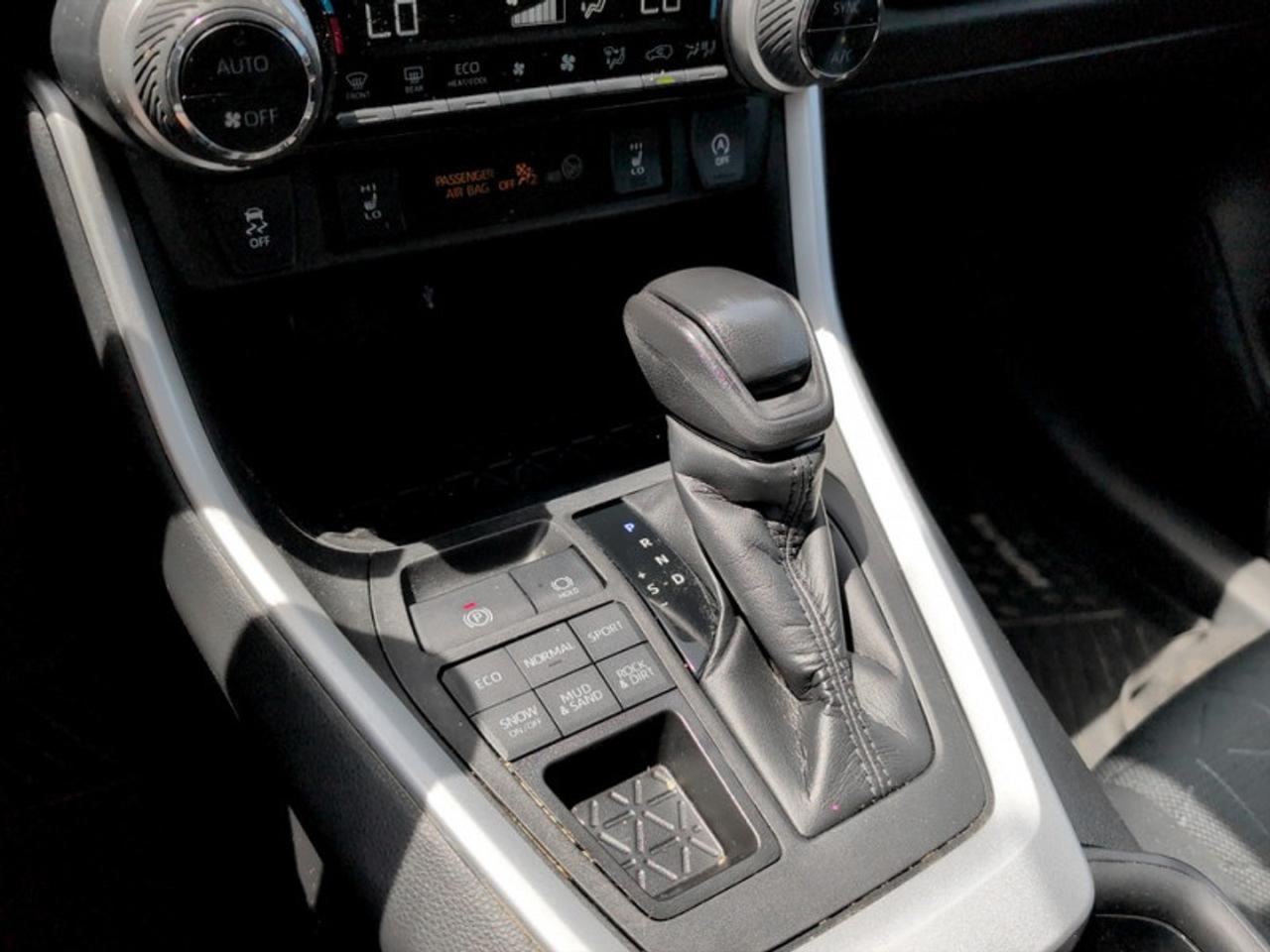 2021 Toyota RAV4 XLE Photo