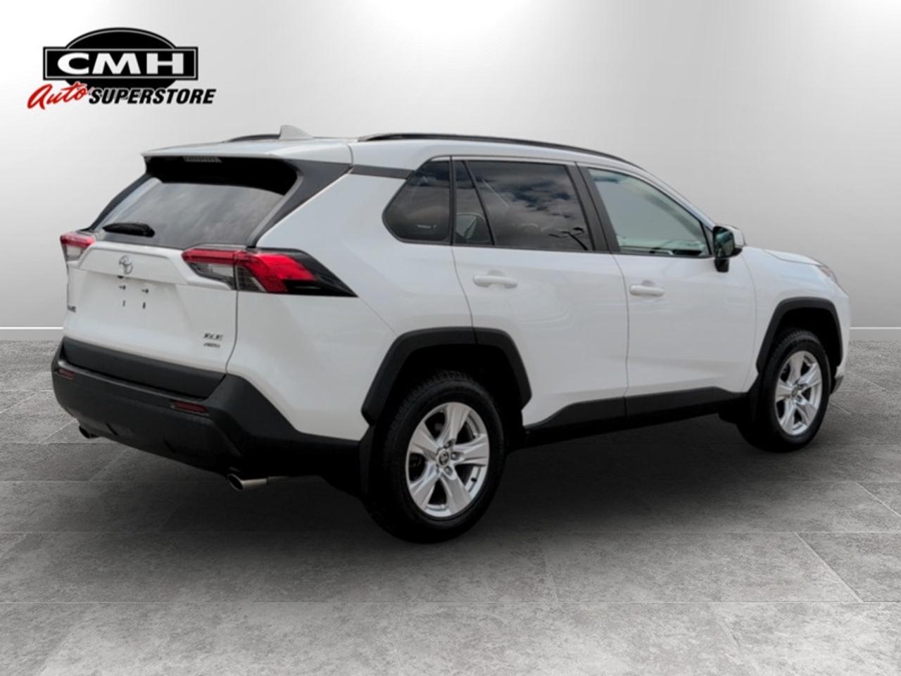 2021 Toyota RAV4 XLE  **CLEAN CARFAX - ONE OWNER** Photo4