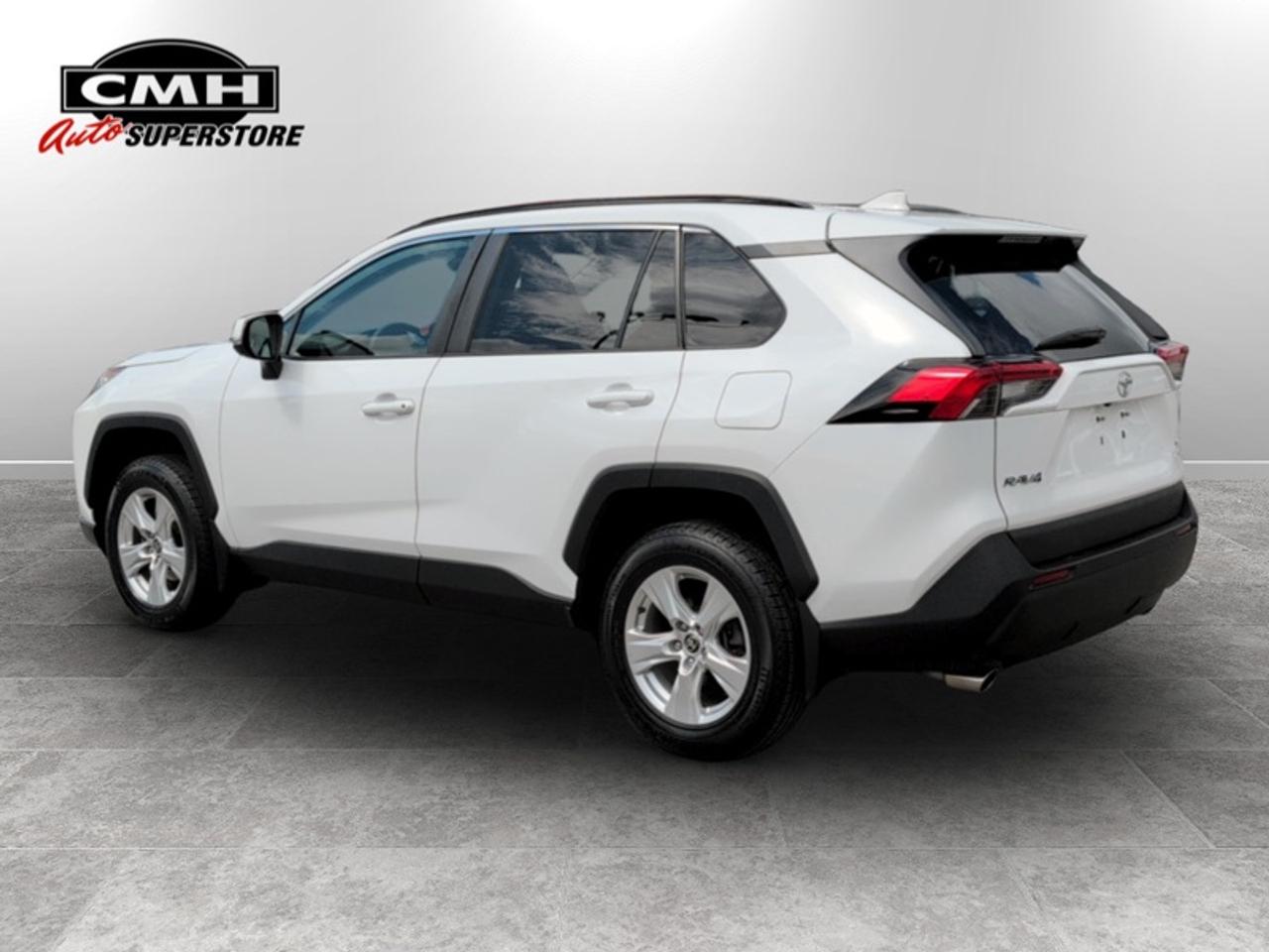 2021 Toyota RAV4 XLE  **CLEAN CARFAX - ONE OWNER** Photo2