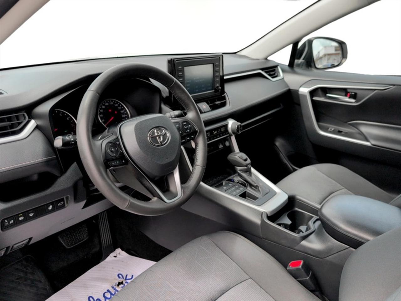 2021 Toyota RAV4 XLE  **CLEAN CARFAX - ONE OWNER** Photo