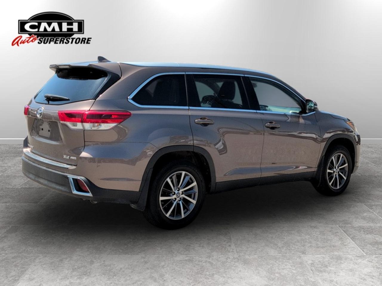 2019 Toyota Highlander XLE AWD  **LOW KMS - 8 PASS** Photo