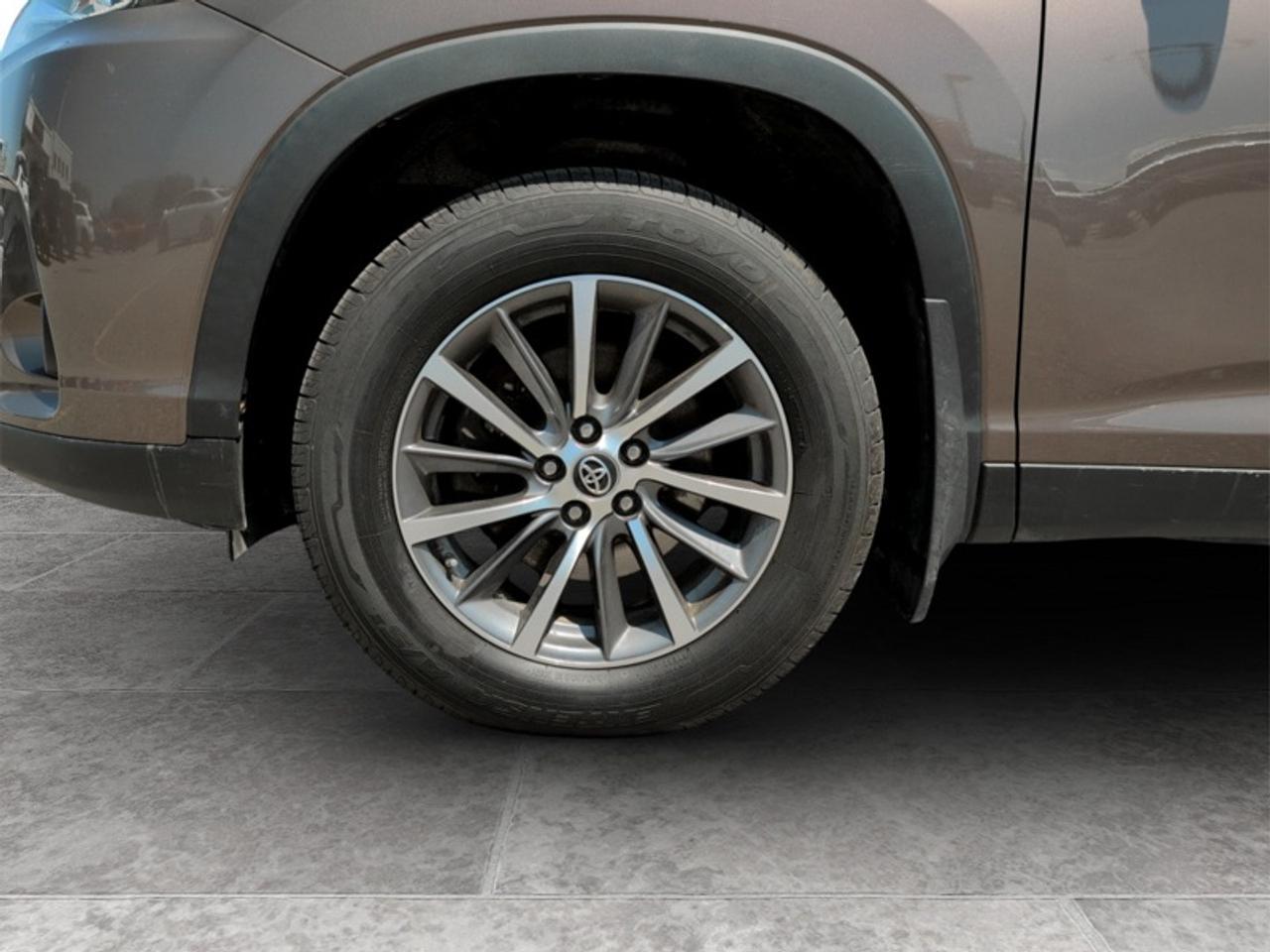 2019 Toyota Highlander XLE AWD  **LOW KMS - 8 PASS** Photo