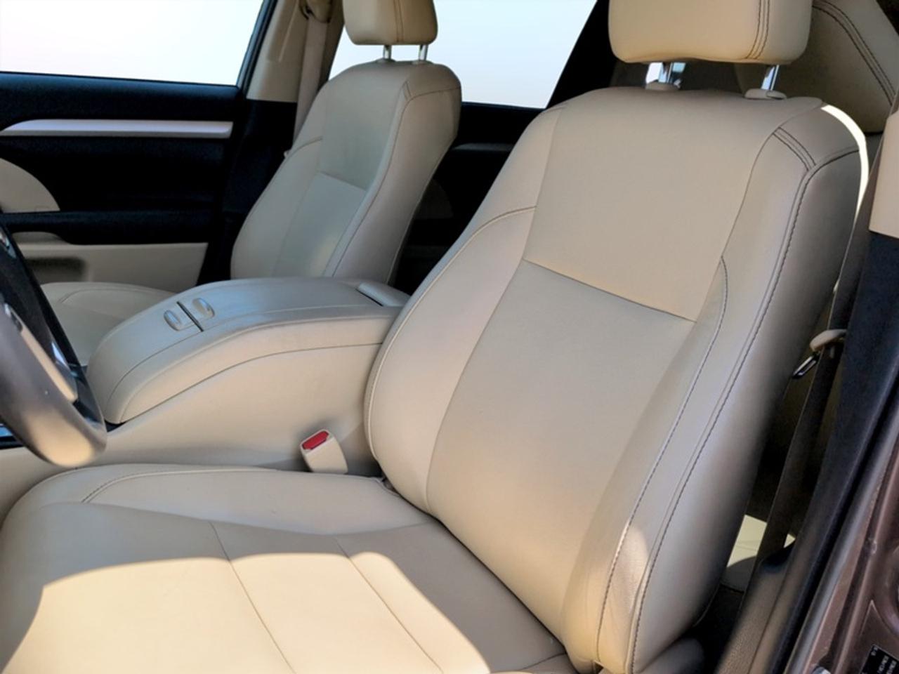 2019 Toyota Highlander XLE AWD  **LOW KMS - 8 PASS** Photo