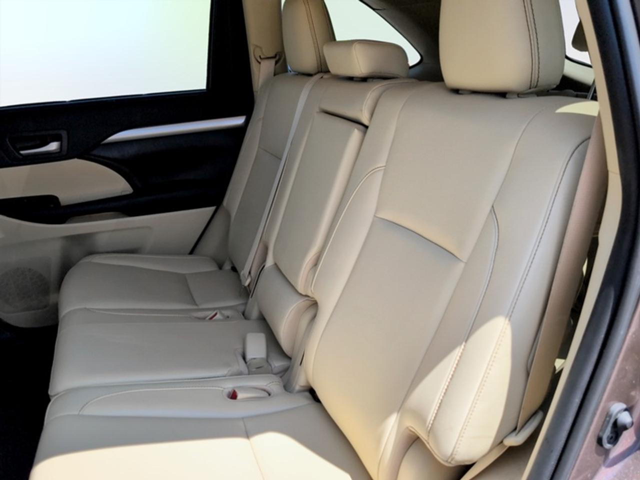 2019 Toyota Highlander XLE AWD  **LOW KMS - 8 PASS** Photo