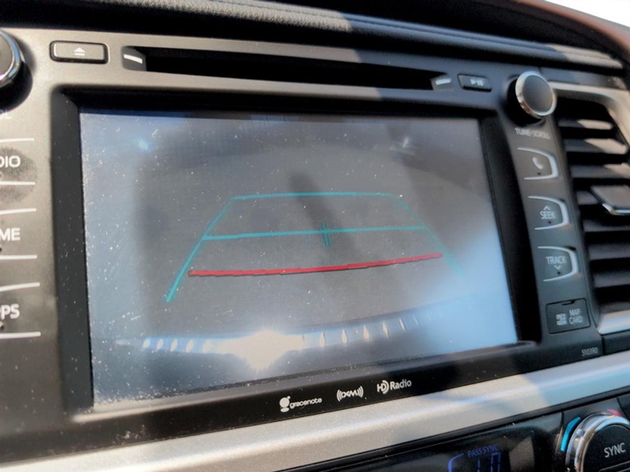 2019 Toyota Highlander XLE AWD  **LOW KMS - 8 PASS** Photo