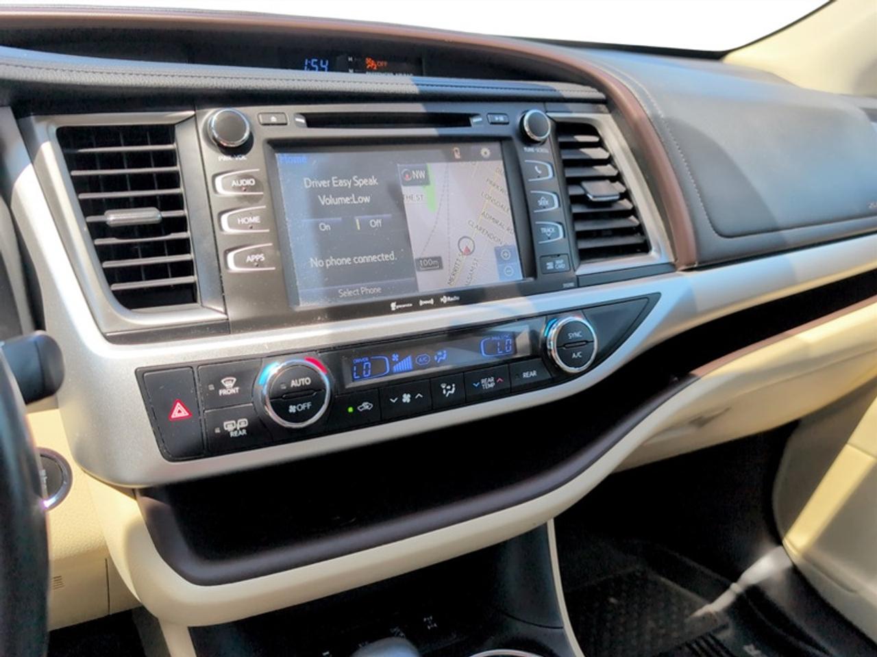 2019 Toyota Highlander XLE AWD  **LOW KMS - 8 PASS** Photo