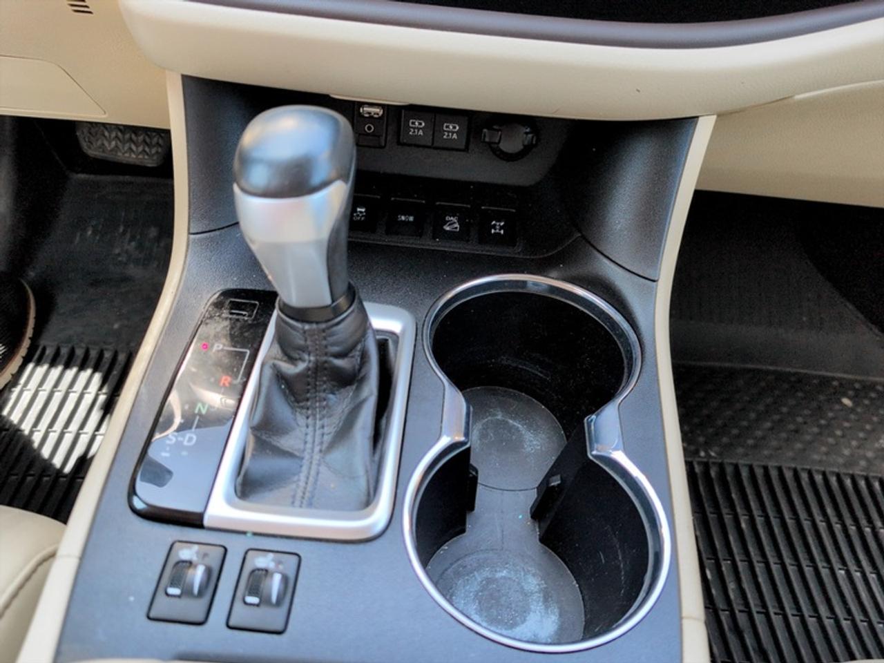 2019 Toyota Highlander XLE AWD  **LOW KMS - 8 PASS** Photo