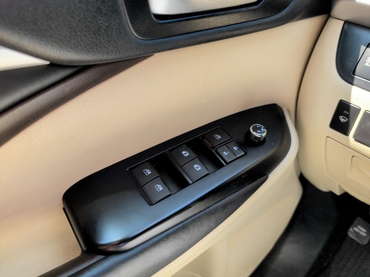2019 Toyota Highlander XLE AWD  **LOW KMS - 8 PASS** Photo