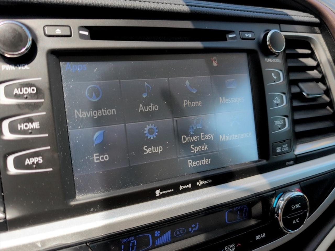 2019 Toyota Highlander XLE AWD  **LOW KMS - 8 PASS** Photo