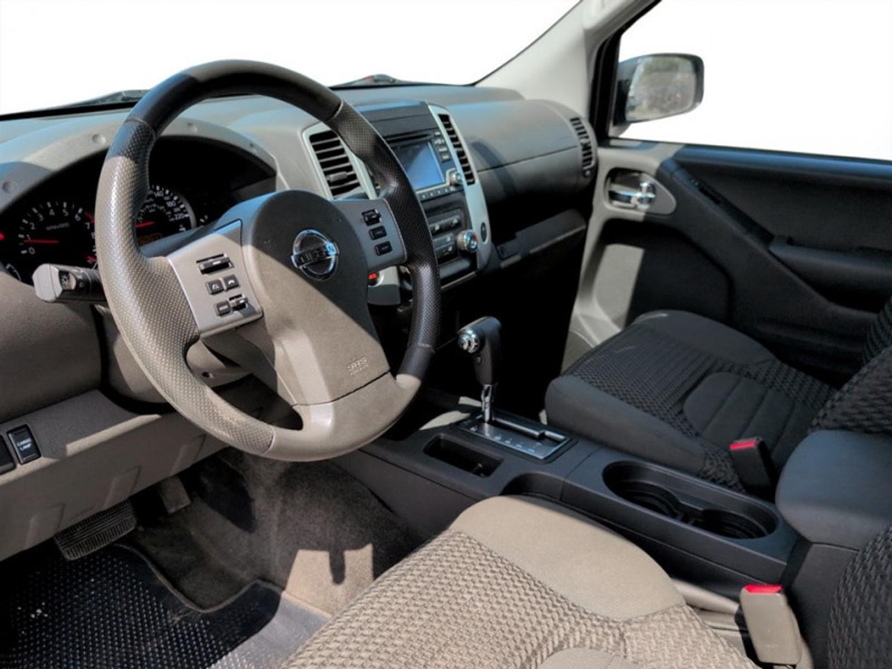 2017 Nissan Frontier SV  **CLEAN CARFAX - LOW MILEAGE** Photo
