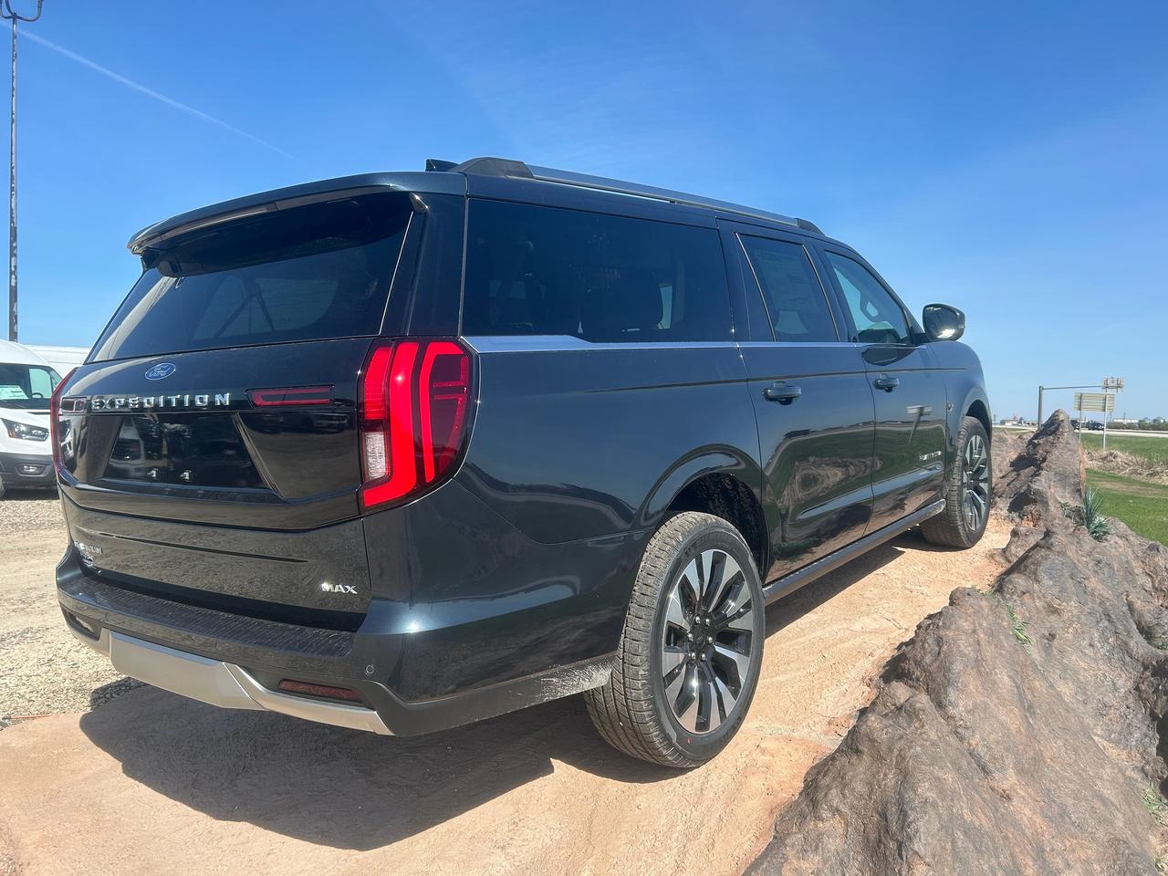 2026 Ford Expedition PLATINUM MAX 4x4 600A Photo1