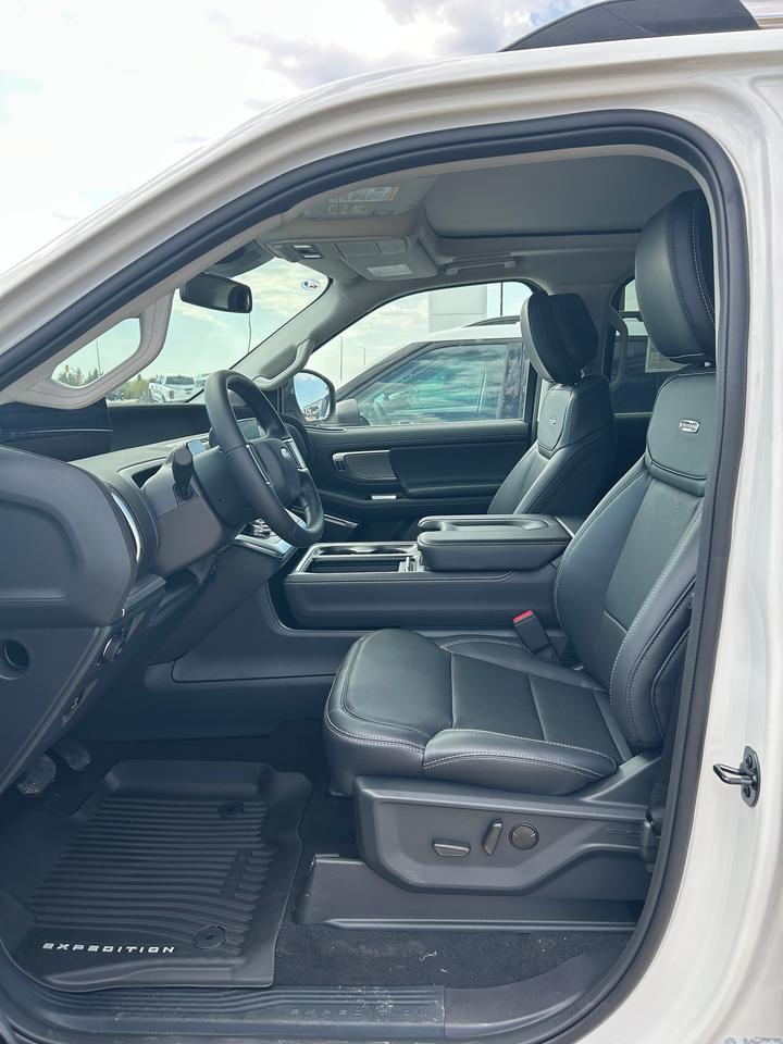 2026 Ford Expedition Platinum Max 4X4 Photo5