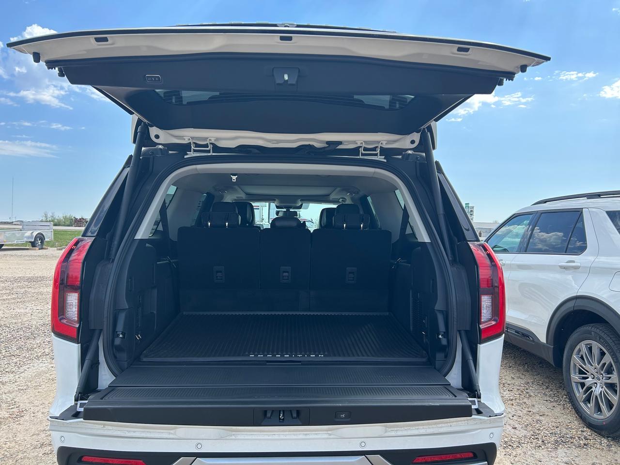 2026 Ford Expedition Platinum Max 4X4 Photo5
