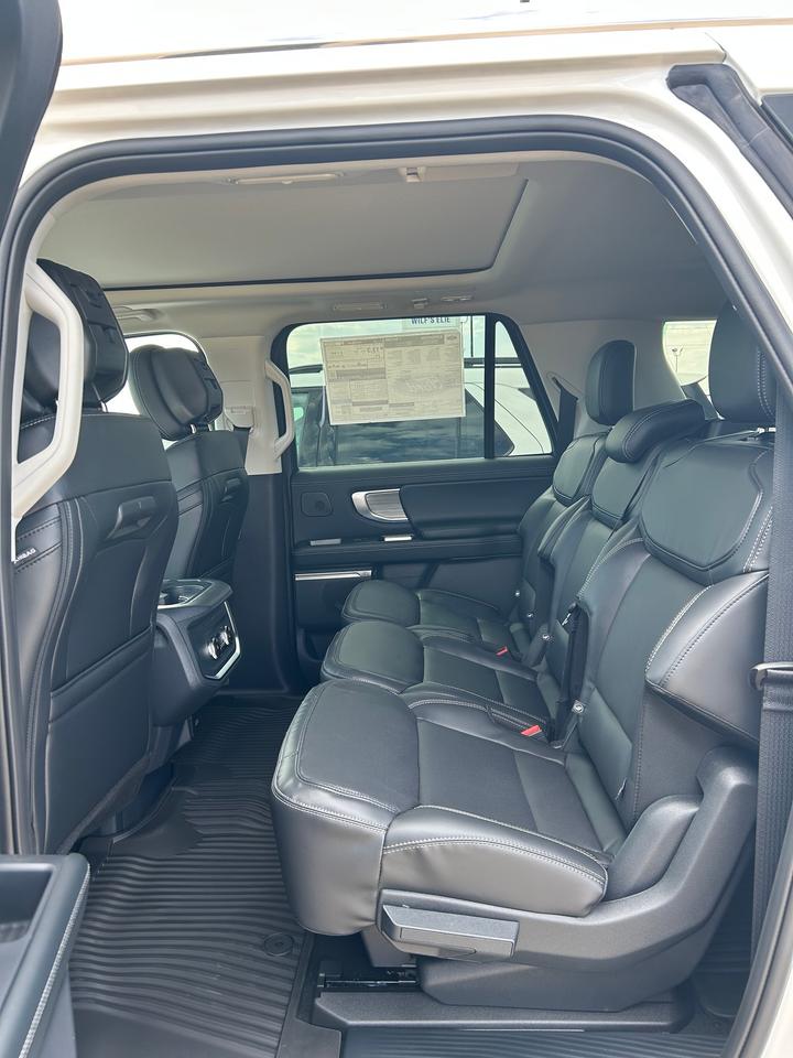 2026 Ford Expedition Platinum Max 4X4 Photo5