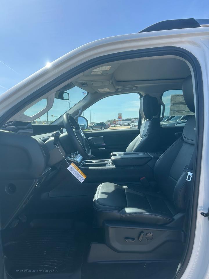 2026 Ford Expedition Platinum Max 4X4 Photo5