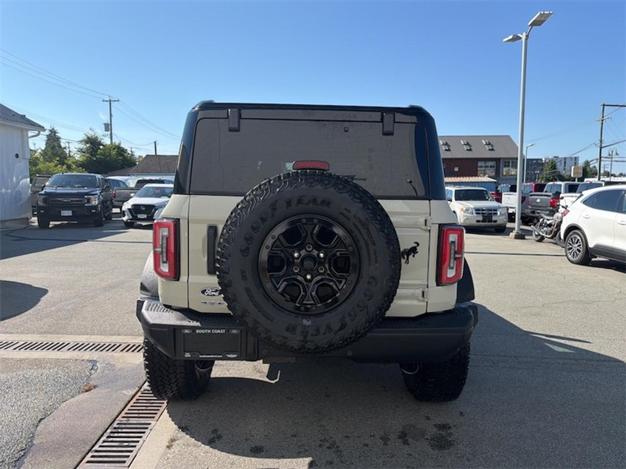 2026 Ford Bronco Badlands Photo3