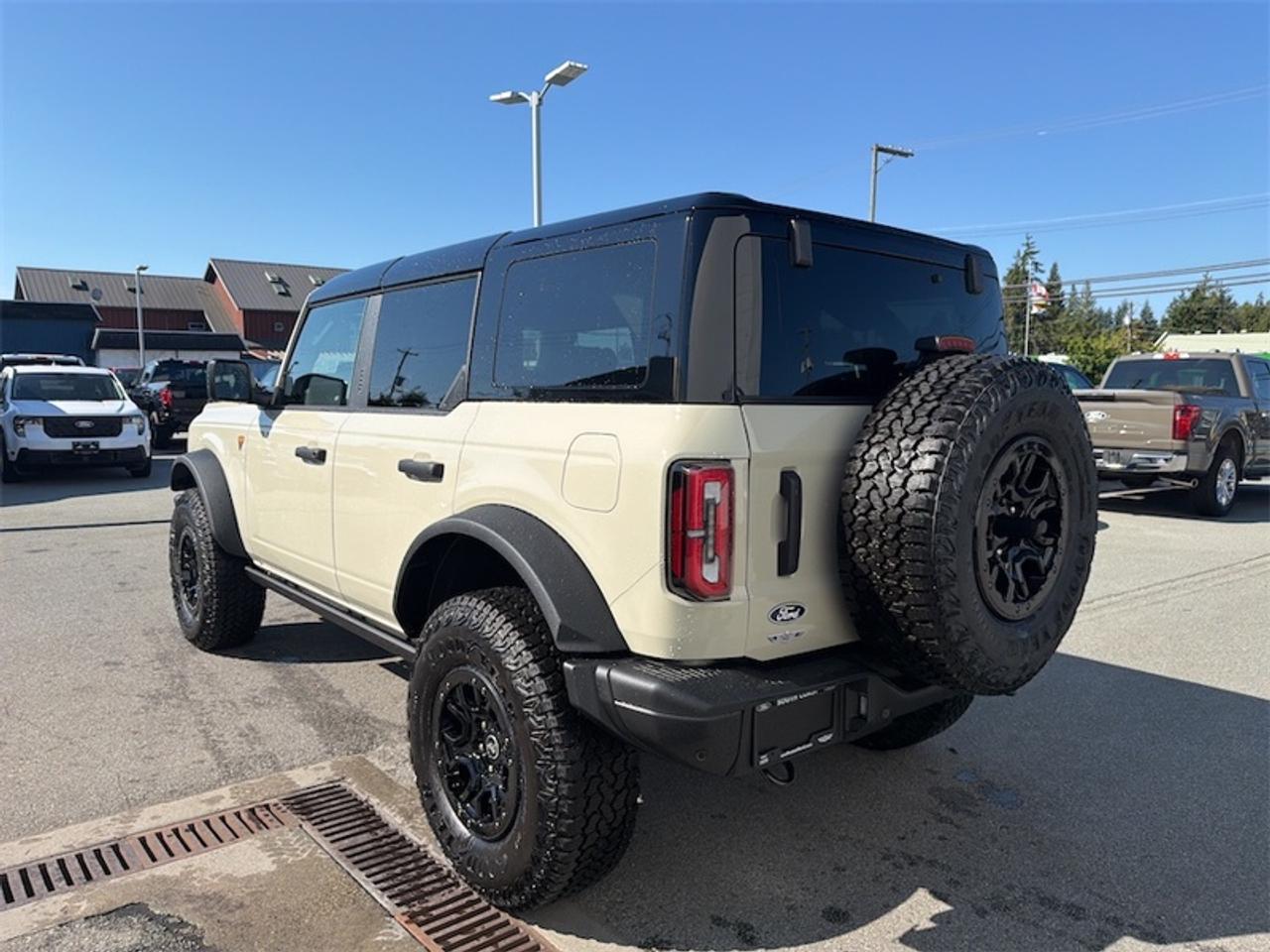 2026 Ford Bronco Badlands Photo2