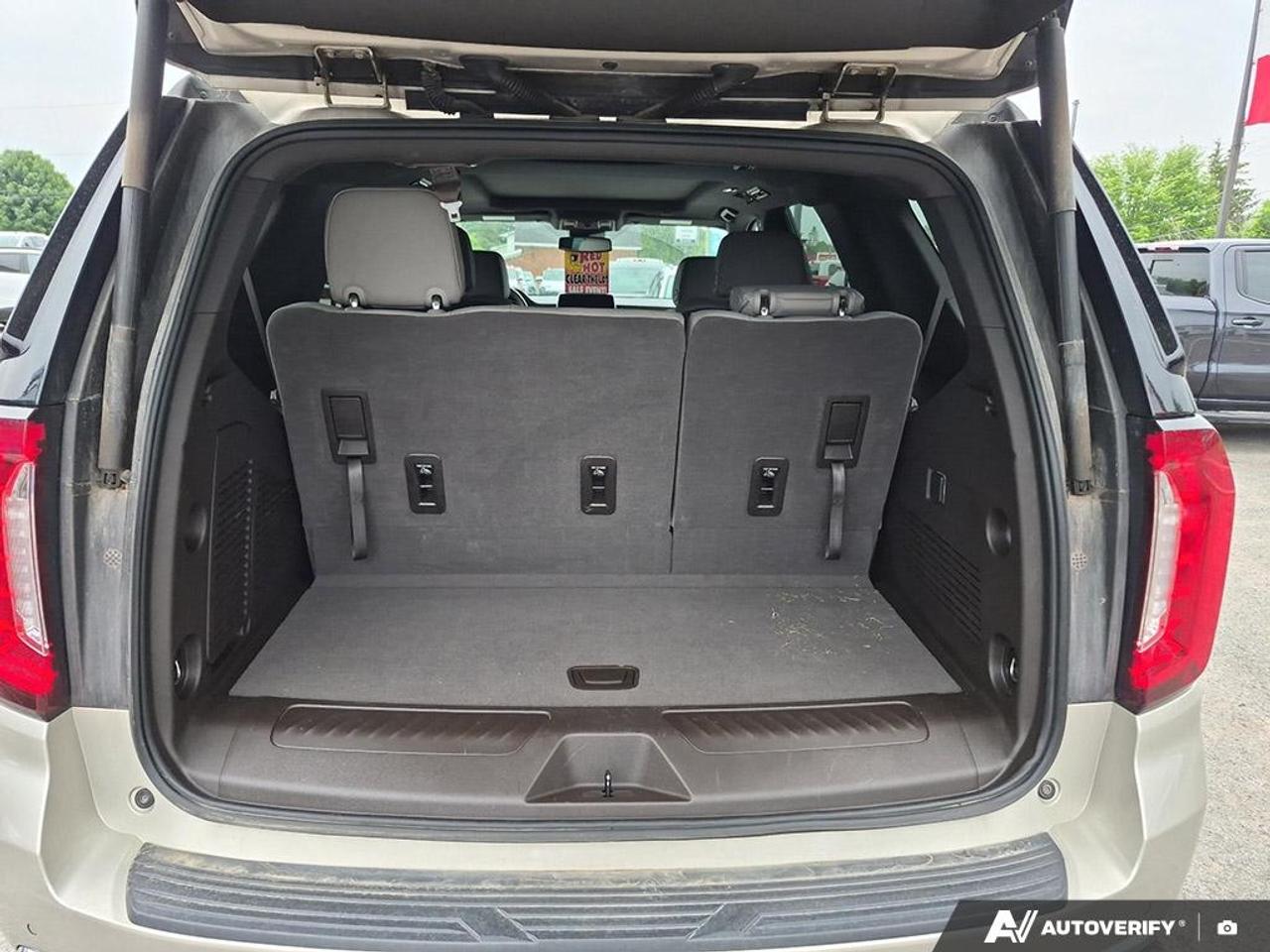 2023 GMC Yukon SLT  - Leather Seats -  Cooled Seats Photo