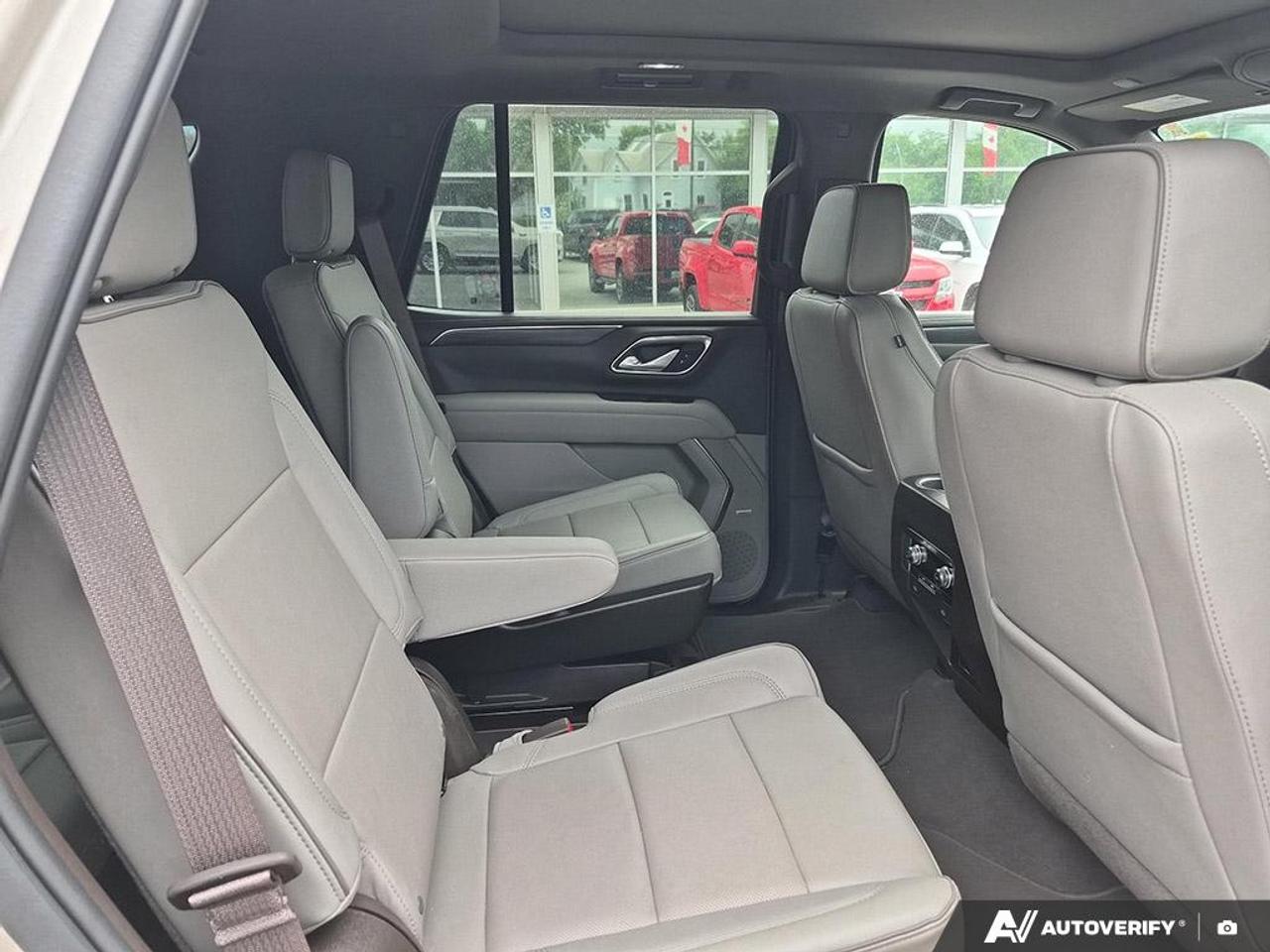 2023 GMC Yukon SLT  - Leather Seats -  Cooled Seats Photo