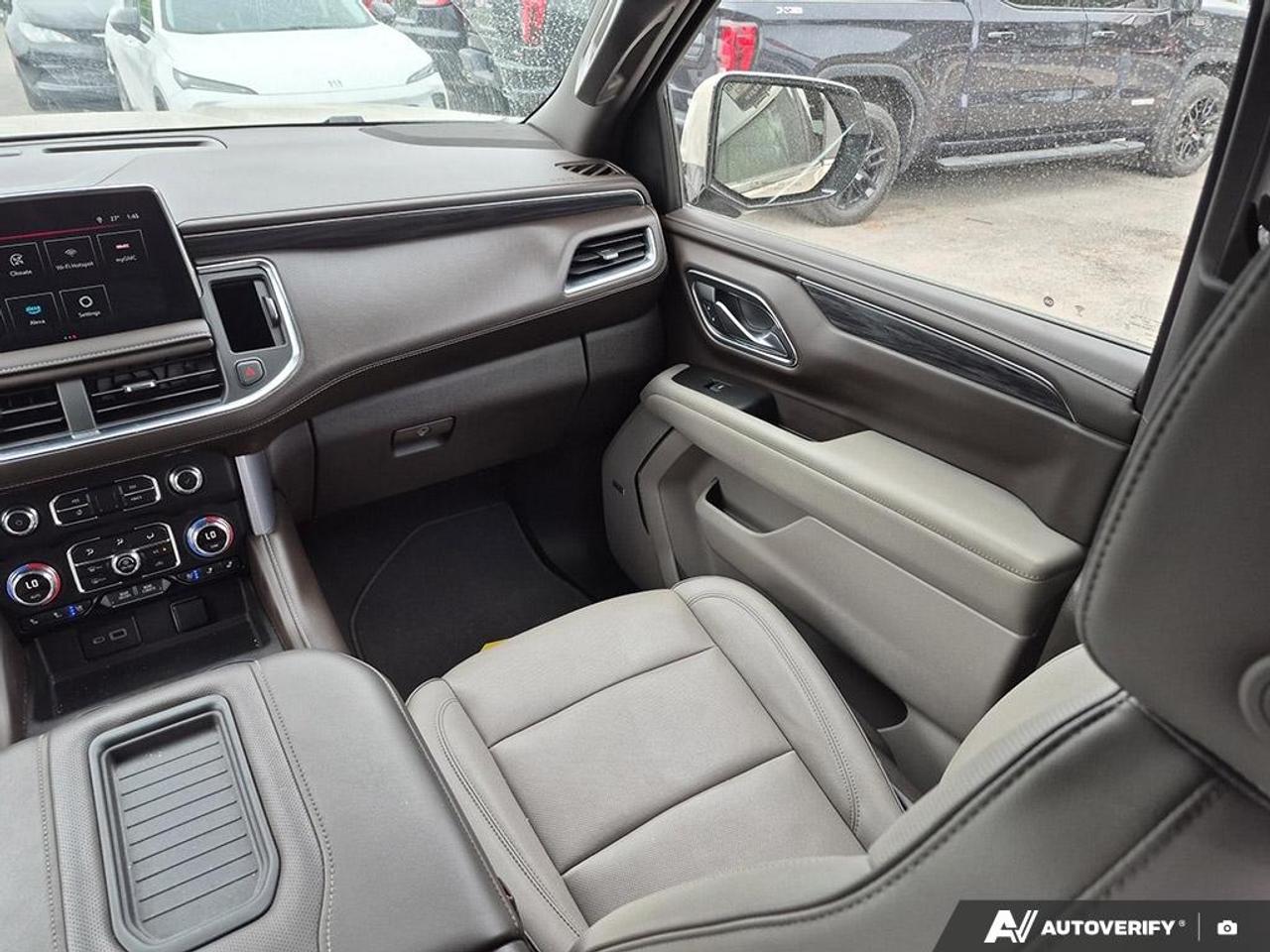 2023 GMC Yukon SLT  - Leather Seats -  Cooled Seats Photo