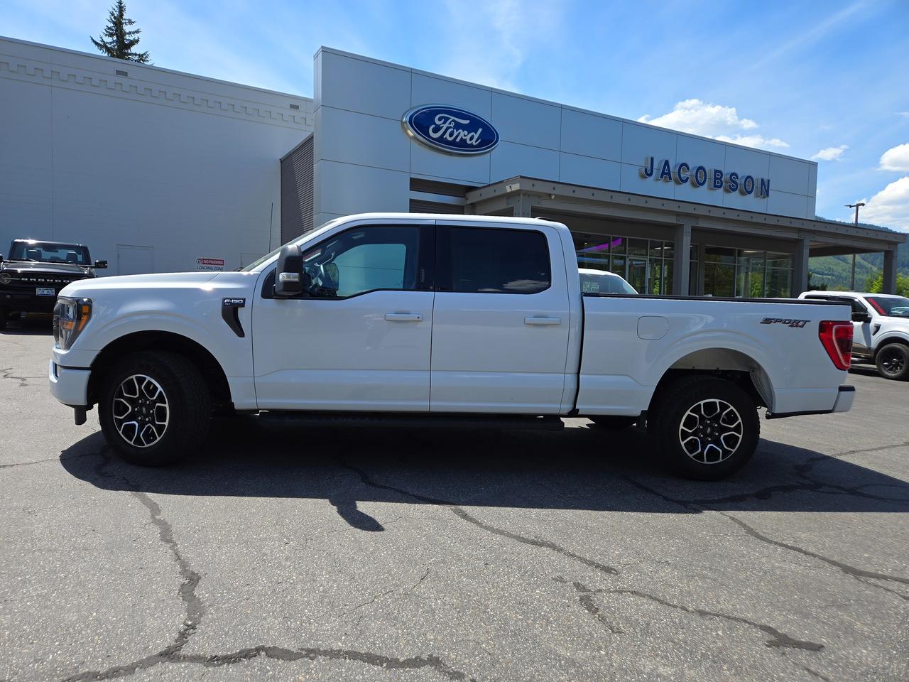 2023 Ford F-150 XLT Photo3