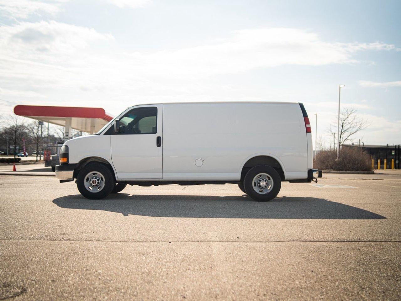 2015 GMC Savana Cargo Van Photo4
