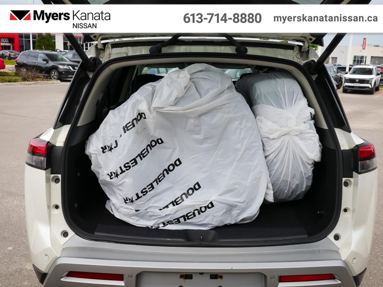 2022 Nissan Pathfinder SL  - Sunroof -  Navigation - $252 B/W Photo