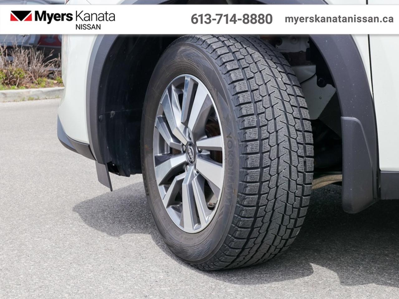 2022 Nissan Pathfinder SL  - Sunroof -  Navigation - $252 B/W Photo