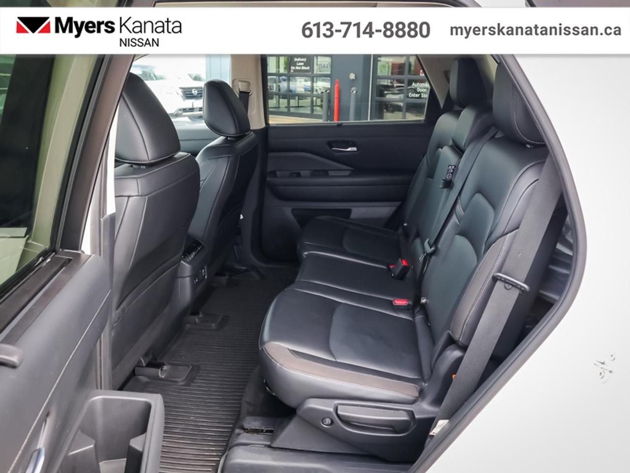 2022 Nissan Pathfinder SL  - Sunroof -  Navigation - $252 B/W Photo