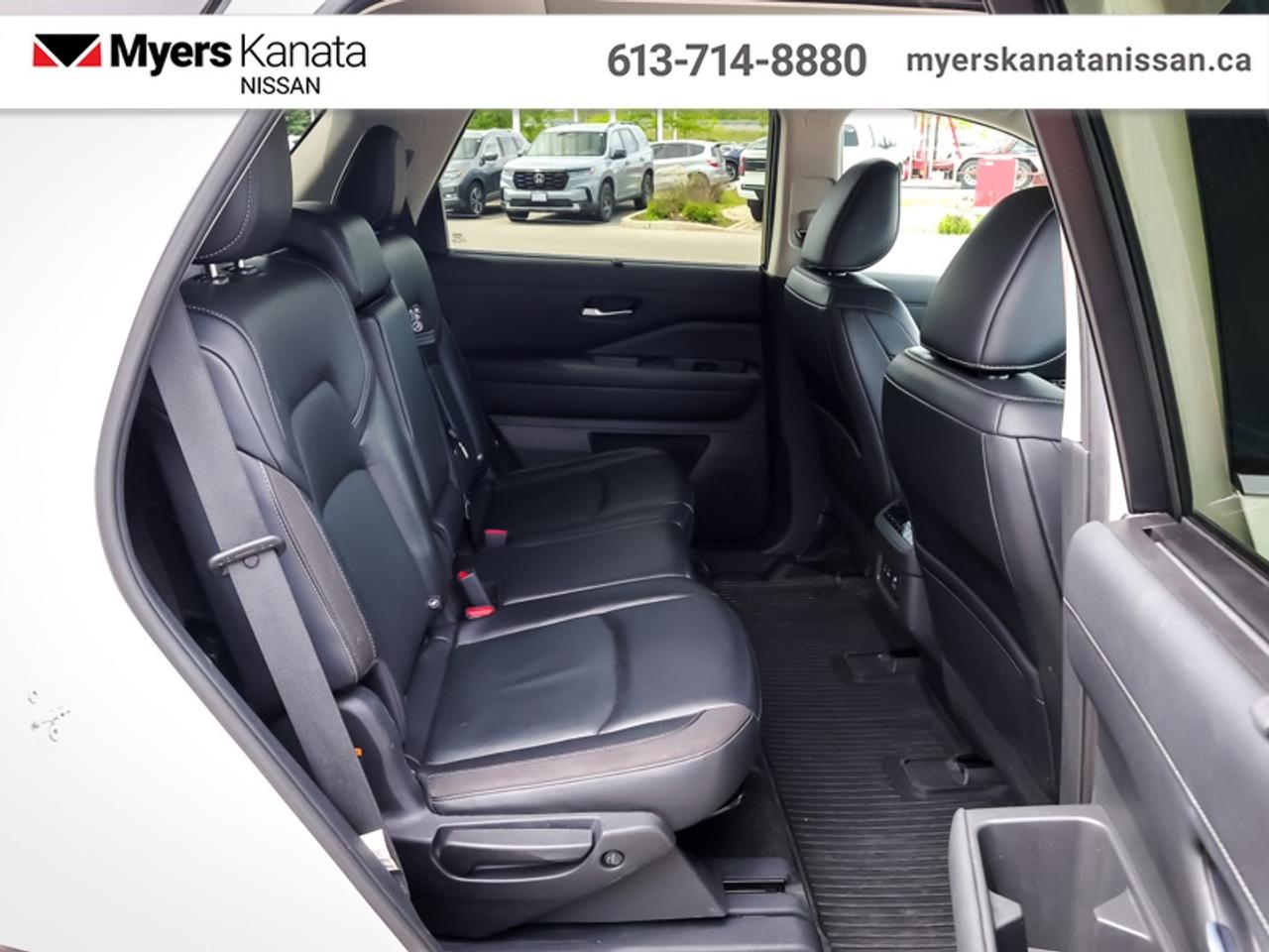 2022 Nissan Pathfinder SL  - Sunroof -  Navigation - $252 B/W Photo