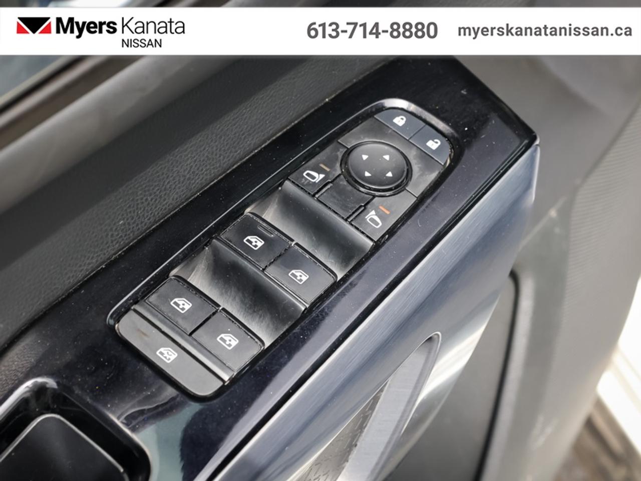 2022 Nissan Pathfinder SL  - Sunroof -  Navigation - $252 B/W Photo